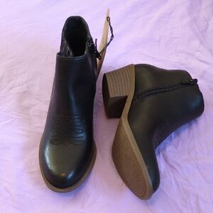 Frye and Co. Women's Black Ankle Boots size 6M